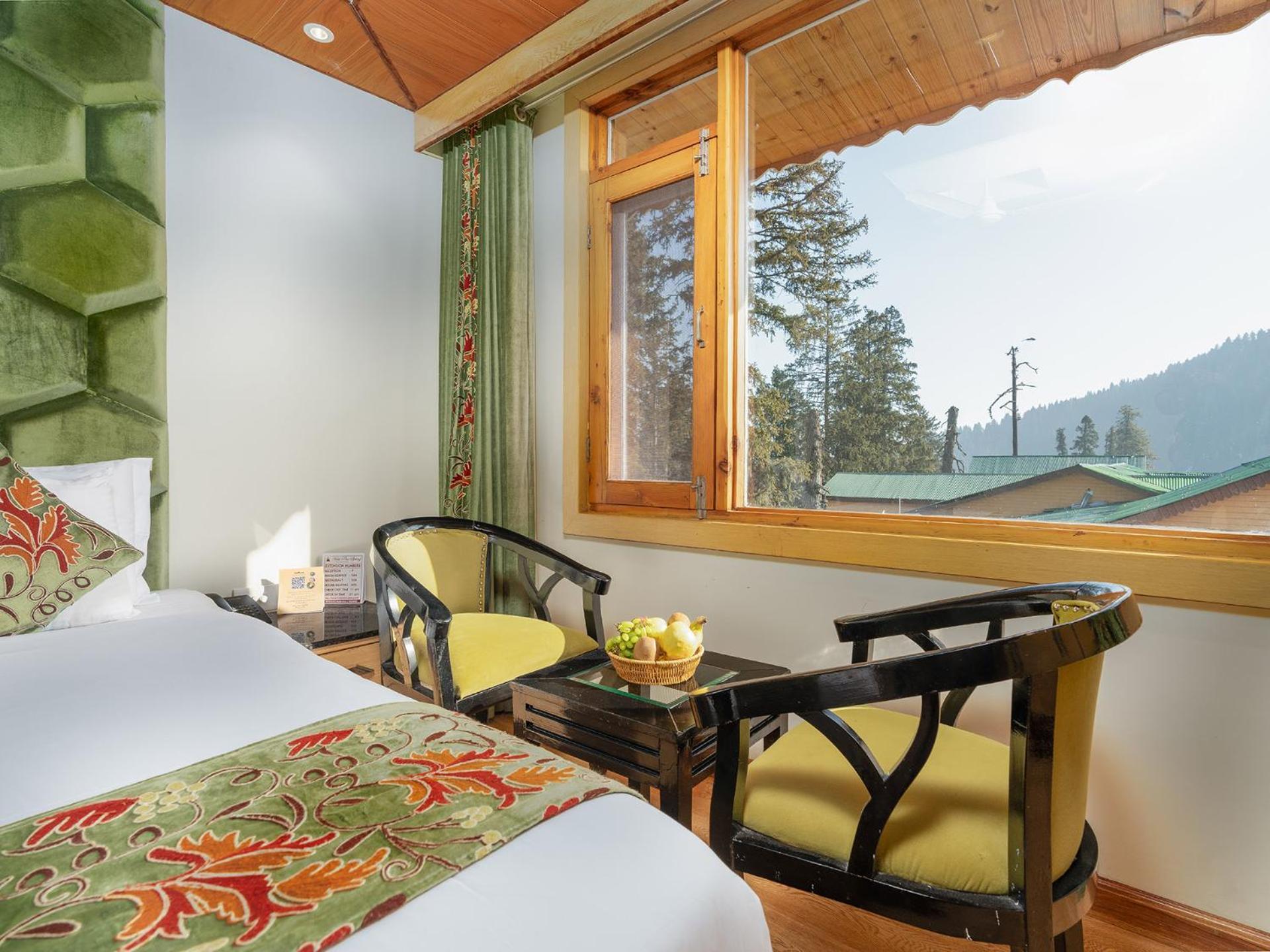 Hotel Pine Spring Гулмарг Екстериор снимка