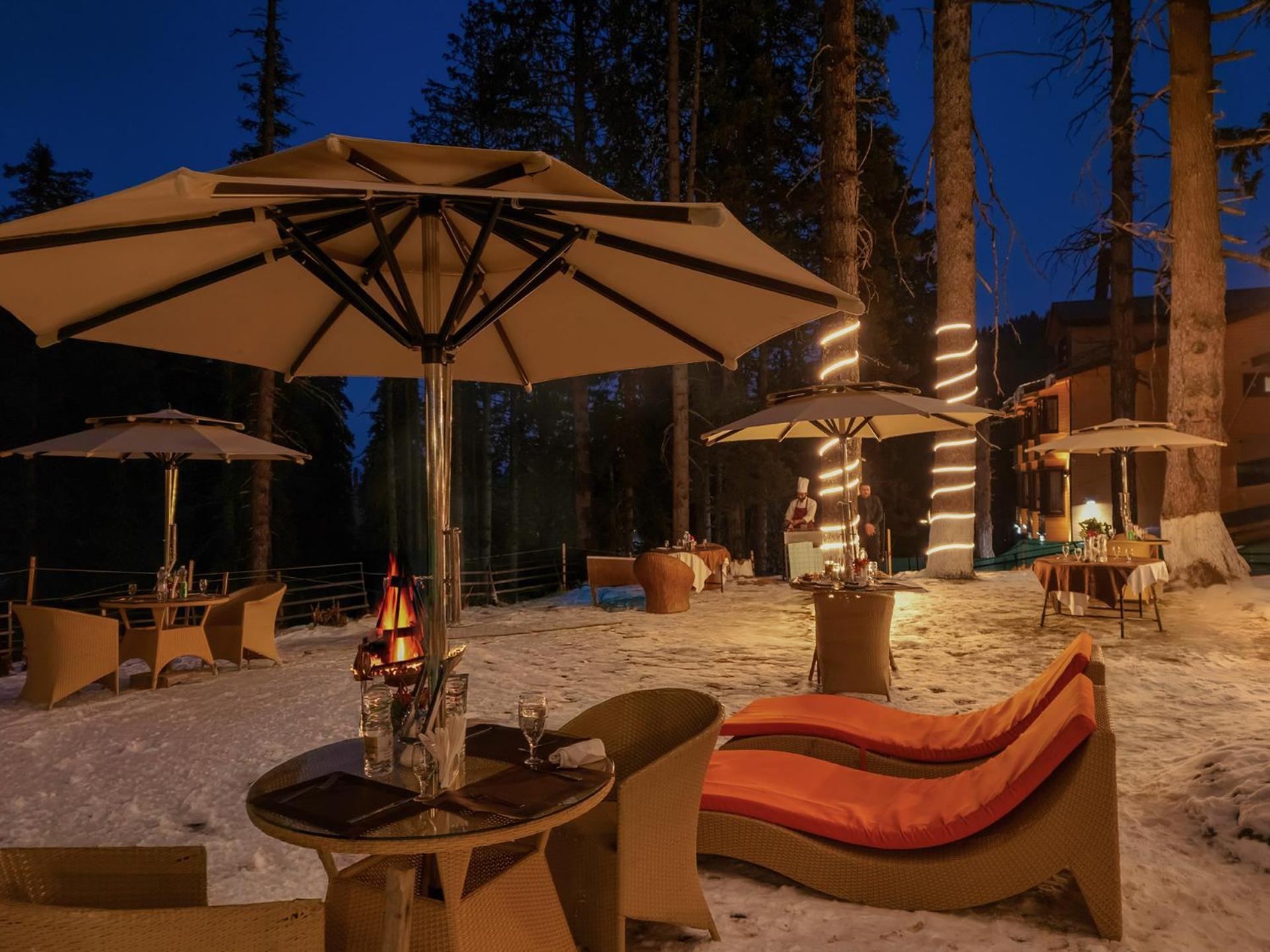Hotel Pine Spring Гулмарг Екстериор снимка