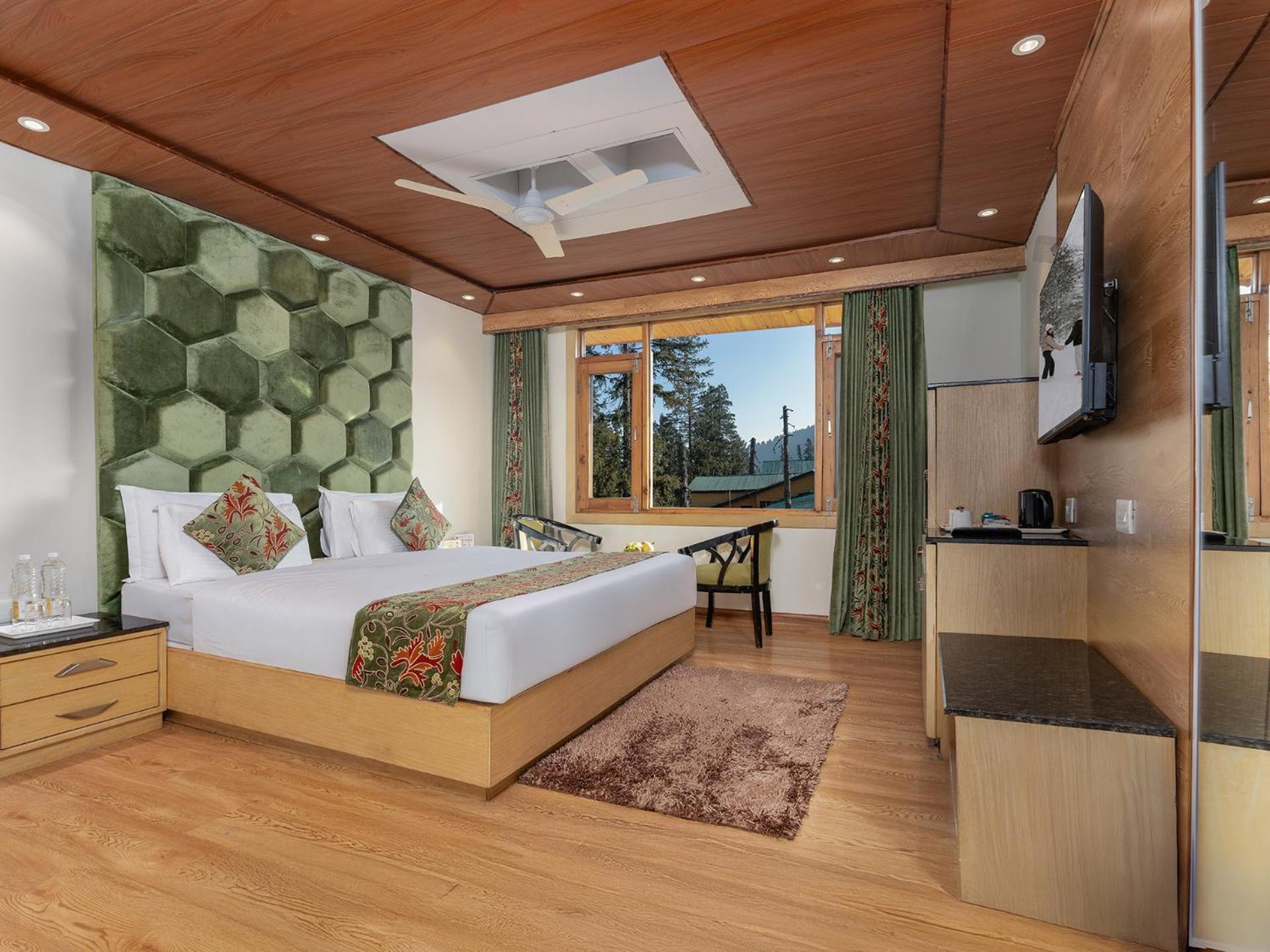 Hotel Pine Spring Гулмарг Екстериор снимка