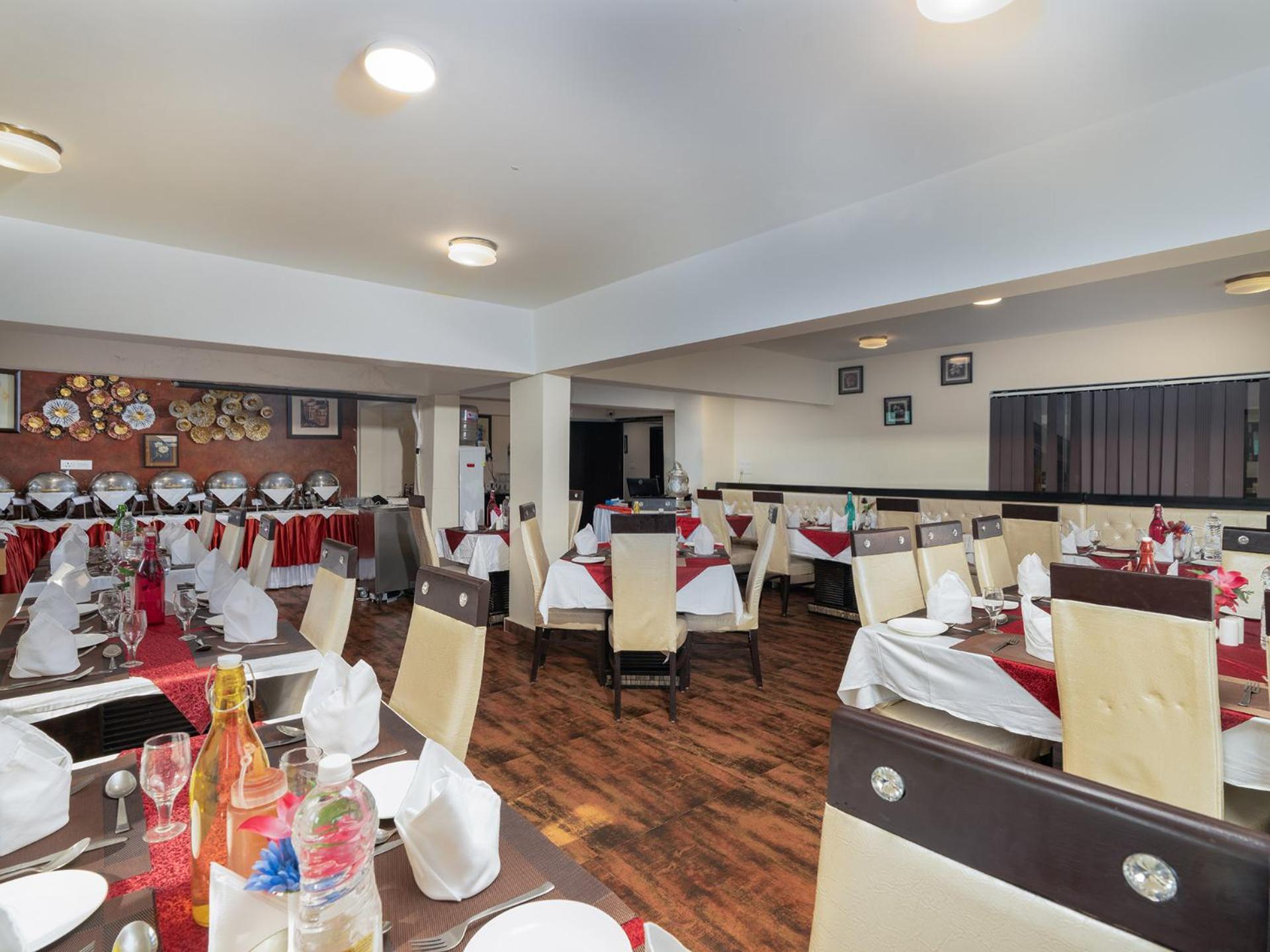 Hotel Pine Spring Гулмарг Екстериор снимка