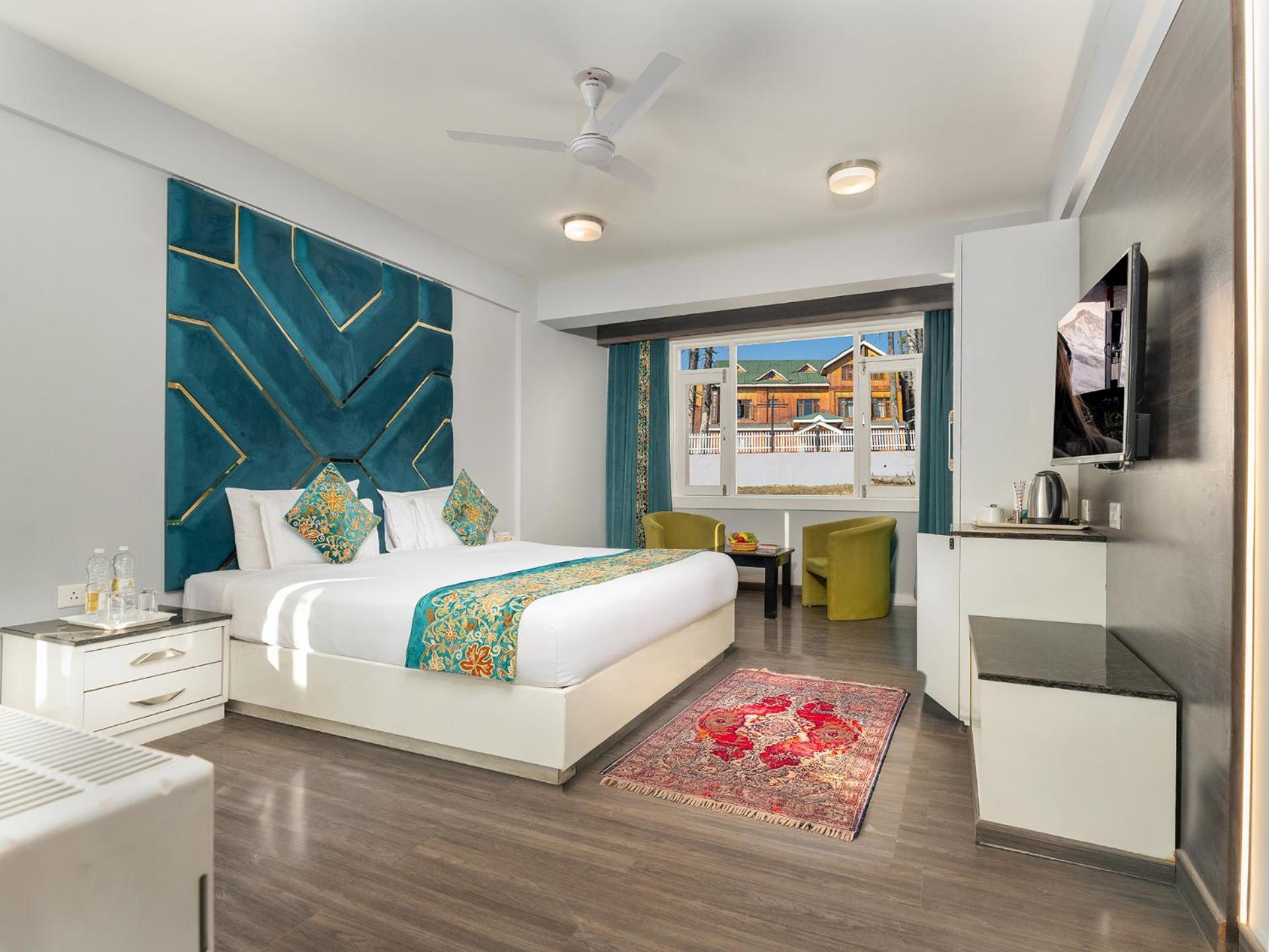Hotel Pine Spring Гулмарг Екстериор снимка
