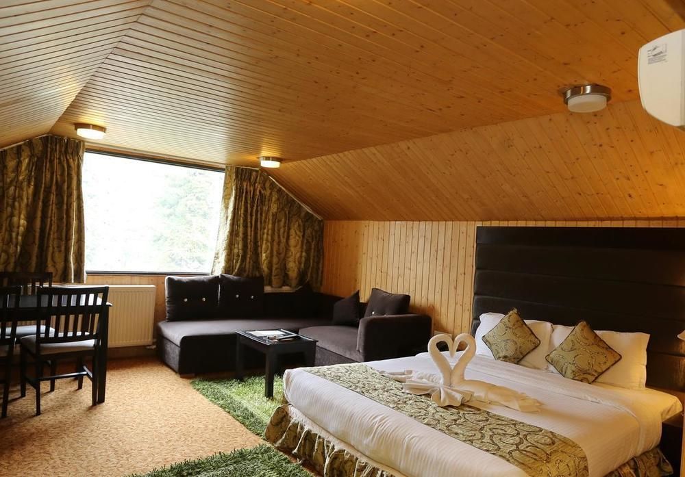 Hotel Pine Spring Гулмарг Екстериор снимка
