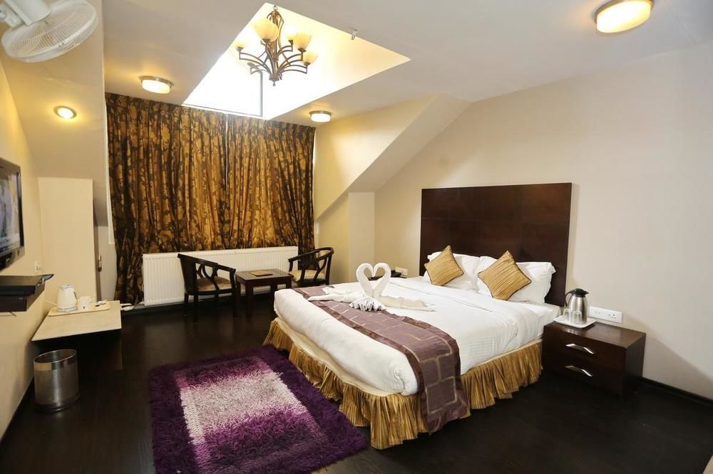 Hotel Pine Spring Гулмарг Екстериор снимка