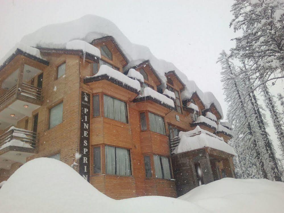 Hotel Pine Spring Гулмарг Екстериор снимка