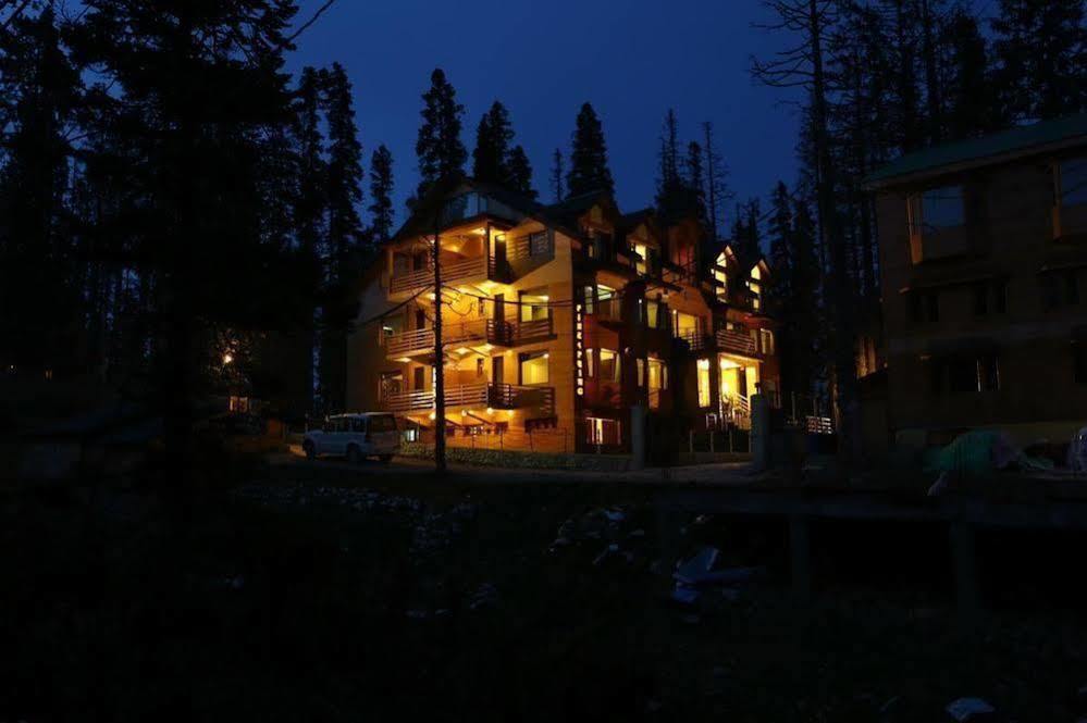Hotel Pine Spring Гулмарг Екстериор снимка