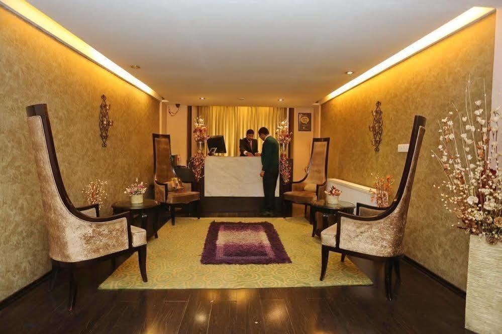 Hotel Pine Spring Гулмарг Екстериор снимка