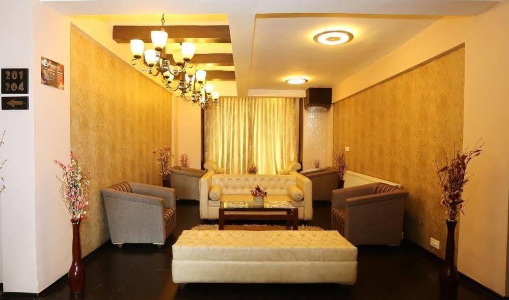 Hotel Pine Spring Гулмарг Екстериор снимка