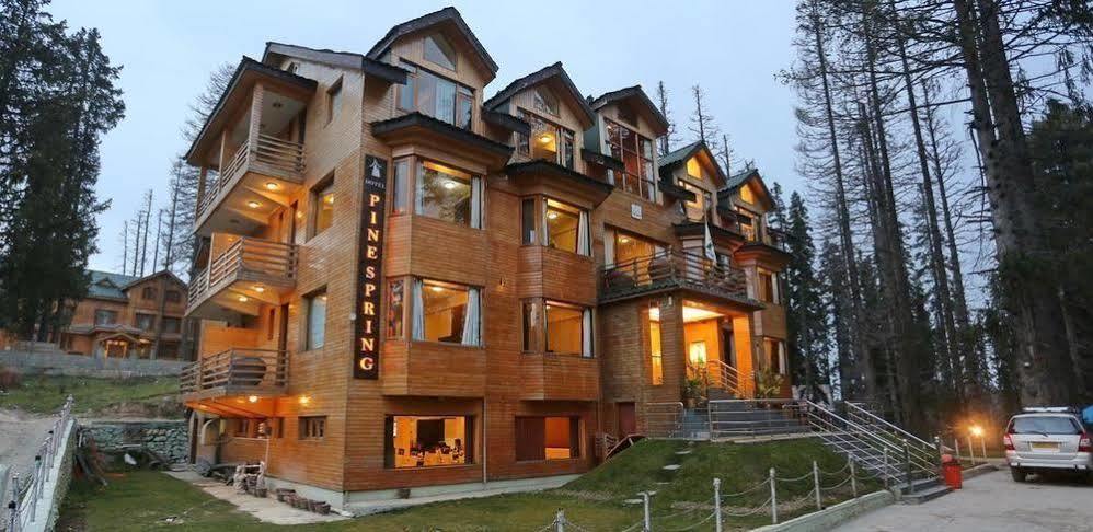 Hotel Pine Spring Гулмарг Екстериор снимка